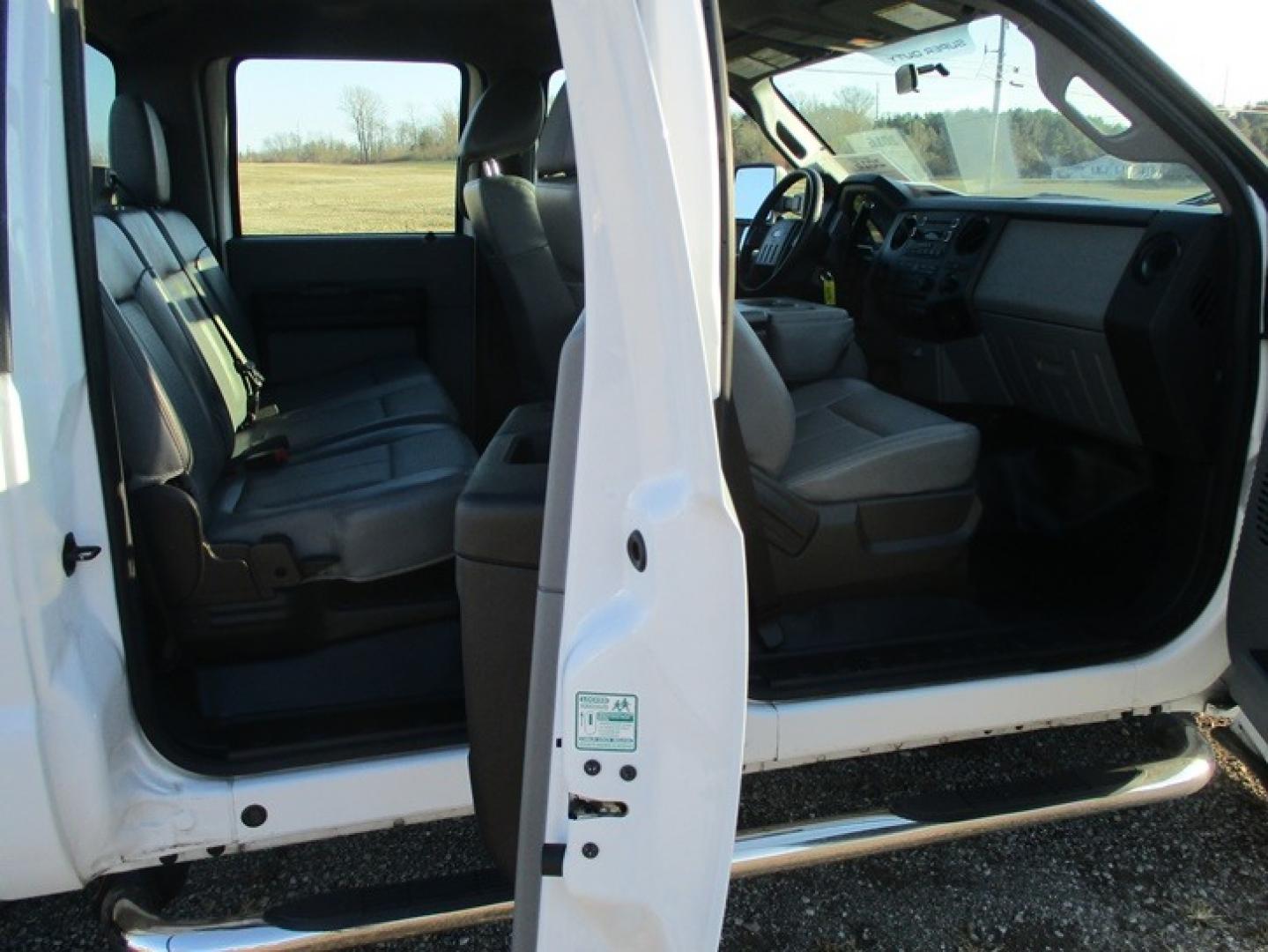 2016 White /Gray Ford F-250 SD (1FT7W2B60GE) with an 6.2 V8 engine, Auto transmission, located at 1725 US-68 N, Bellefontaine, OH, 43311, (937) 592-5466, 40.387783, -83.752388 - Photo#8